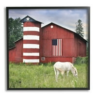 Студената индустрија за палење бел коњ црвено Американја со знаме на штала со црна врамена уметничка печатена wallидна уметност, дизајн од Лори Деитер